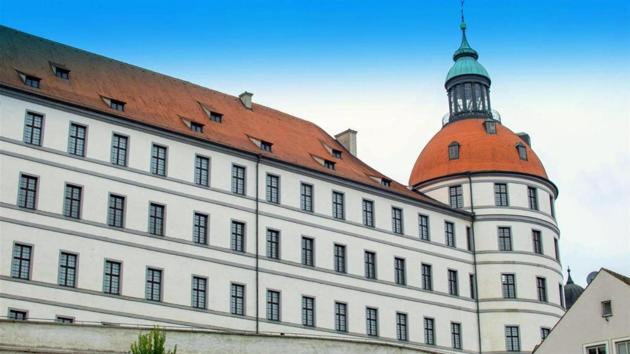 Neuburg Ferienwohnung Am Schloss นอยบวร์ก อันแดร์ โดเนา ภายนอก รูปภาพ