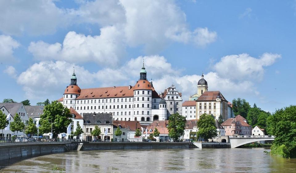 Neuburg Ferienwohnung Am Schloss นอยบวร์ก อันแดร์ โดเนา ภายนอก รูปภาพ