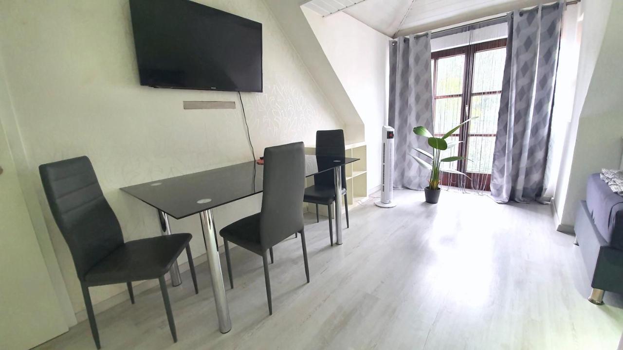 Neuburg Ferienwohnung Am Schloss นอยบวร์ก อันแดร์ โดเนา ภายนอก รูปภาพ