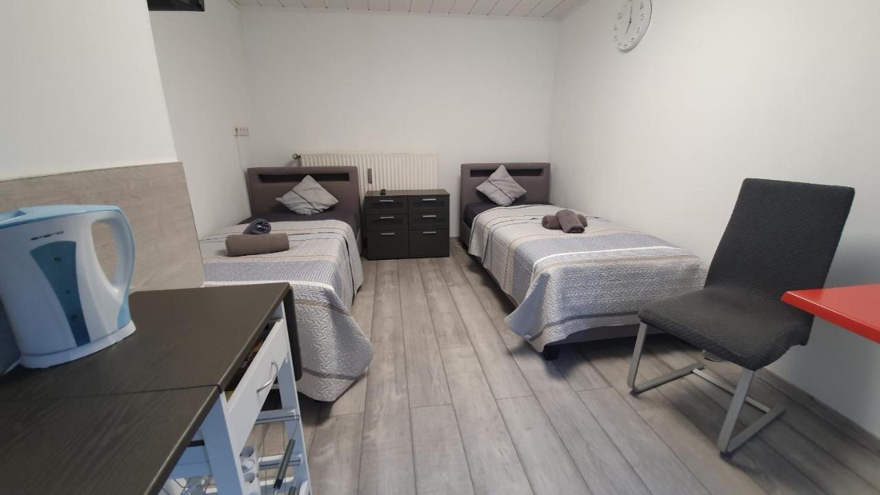 Neuburg Ferienwohnung Am Schloss นอยบวร์ก อันแดร์ โดเนา ภายนอก รูปภาพ